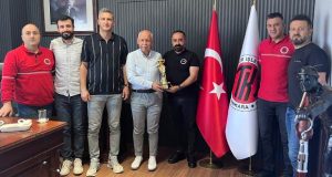3’lük Kupasını Ali Ulu’ya Takdim Ettiler