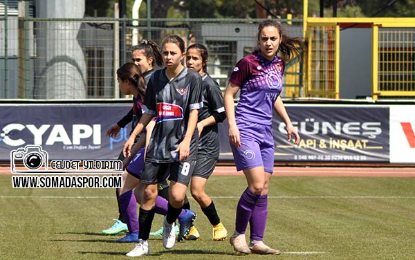 Zaferspor-Ankara Metropolspor Bayan Futbol Maç Fotoları