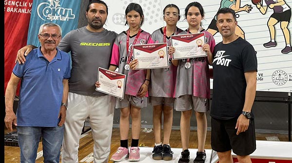 Ayşe Temizel Ortaokulu Küçük Kızlar Masa Tenisi Takımından Büyük Başarı