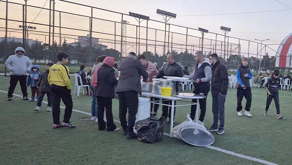 Karaelmasspor Altyapısından Anlamlı Buluşma: İftar Sofrasında Kardeşlik, Sahada Futbol