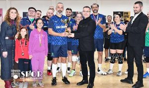 Kaymakamlık Voleybol Turnuvasında Kupa Soma Çimento’nun Oldu