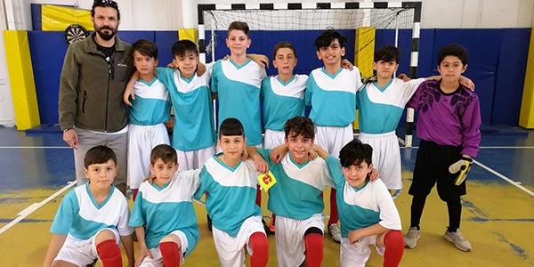Futsalda Necip Fazıl Kısakürek ve Fikri Akay Orta Okulu Şampiyon Oldu.