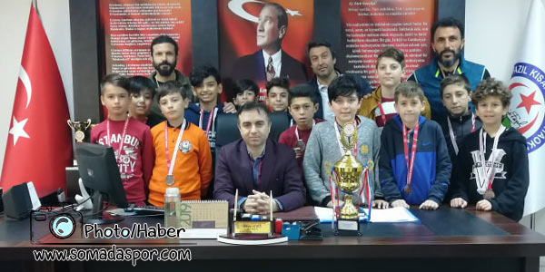 Futsalda Bir Başarıda Necip Fazıl Kısakürek Orta Okulundan..