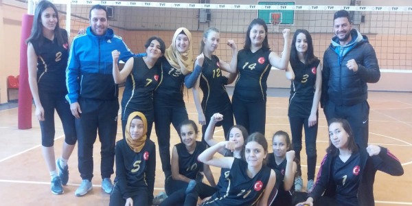 Yıldız Kızlar Voleybol Karşılaşmaları Devam Ediyor..