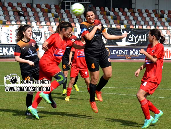 Zaferspor-Soğanlıspor Bayan Futbol Maç Fotoları