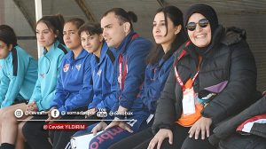 Zaferle Gelen Gurur Soma Zaferspor Kadın Futbol Takımı Gaziantep'ten 3 Puanla Döndü
