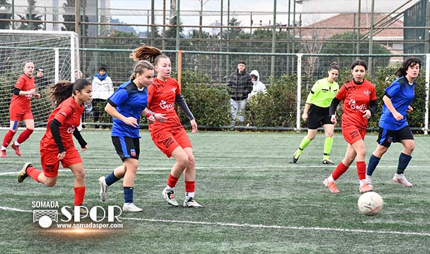 Zaferspor U17 Bayan Futbol Takımımızdan Sezona Muhteşem Başlangıç